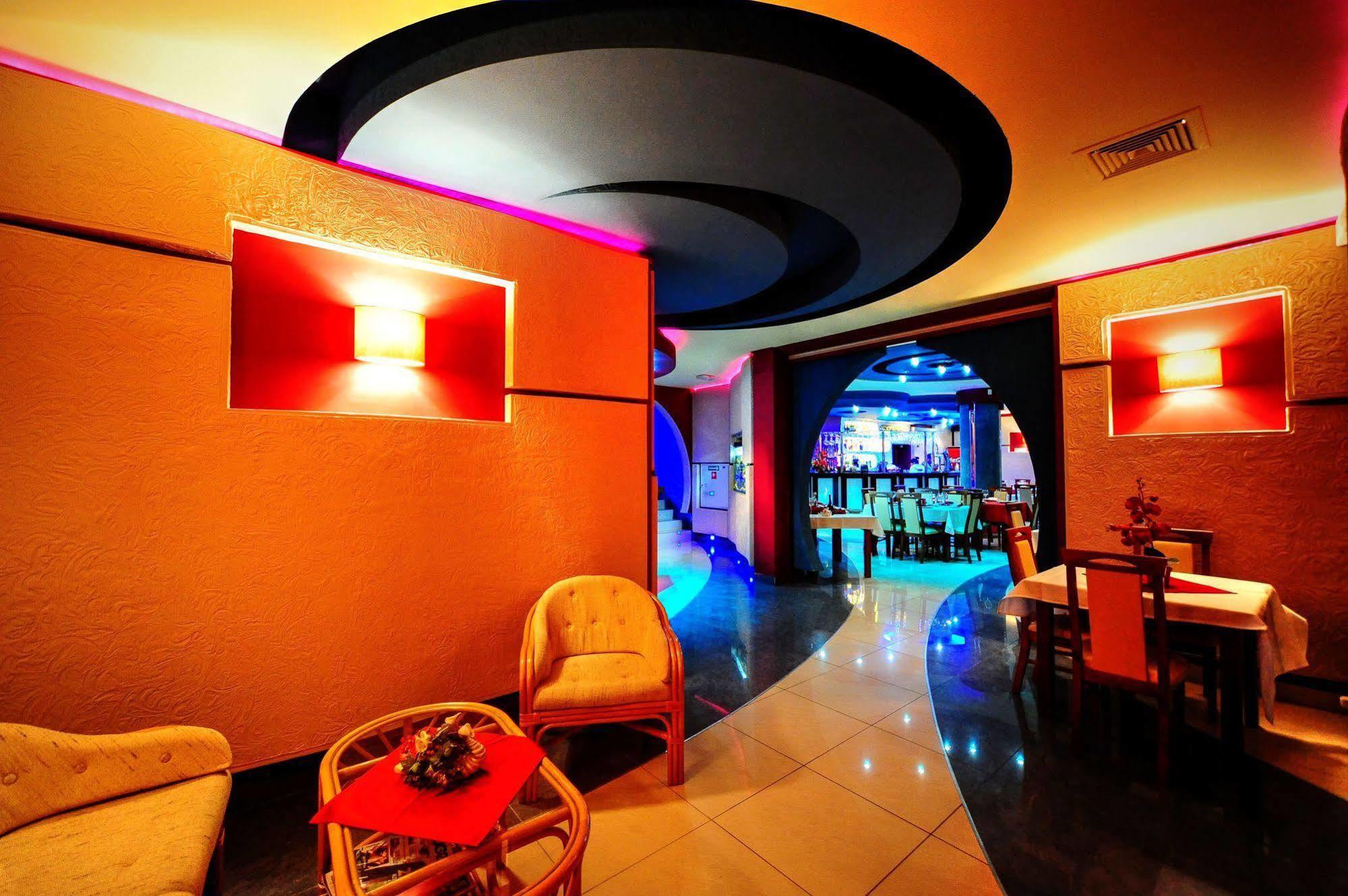 Hotel Spinaker 웨바 외부 사진